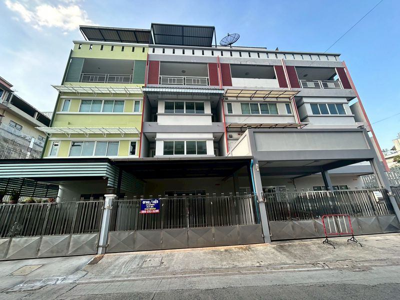  Retail Space For Sale in Bang Phongphang, Yan Nawa, Bangkok - Image 1