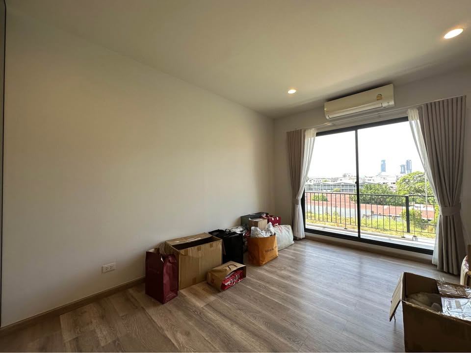 3 Bedroom Townhouse For Sale in Bang Phongphang, Yan Nawa, Bangkok - Image 7