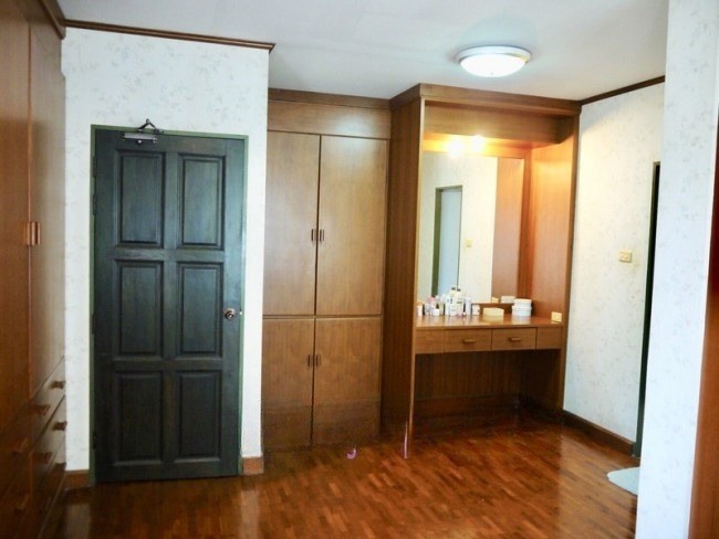 6 Bedroom House For Sale in Fa Ham, Mueang Chiang Mai, Chiang Mai - Image 19