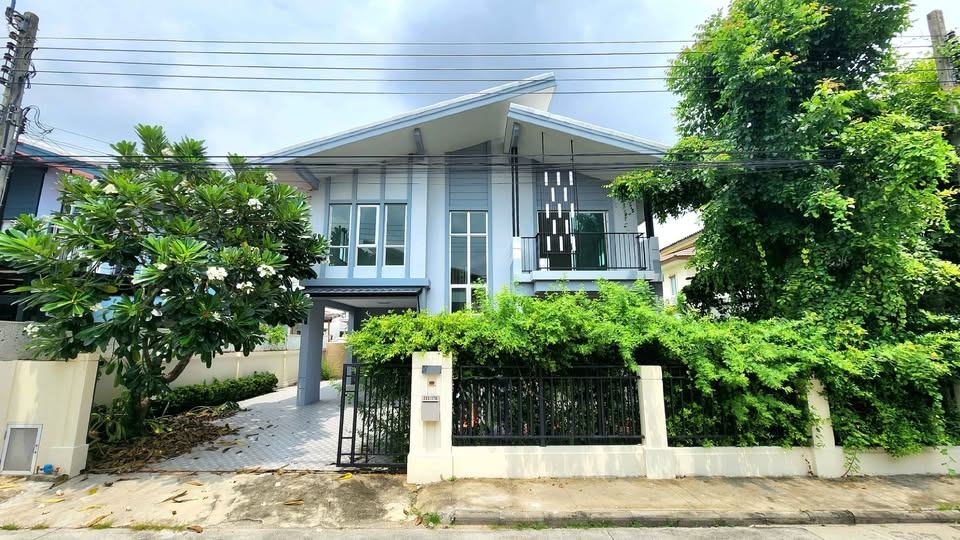 3 Bedroom House For Sale in Racha Thewa, Bang Phli, Samut Prakan - Image 1