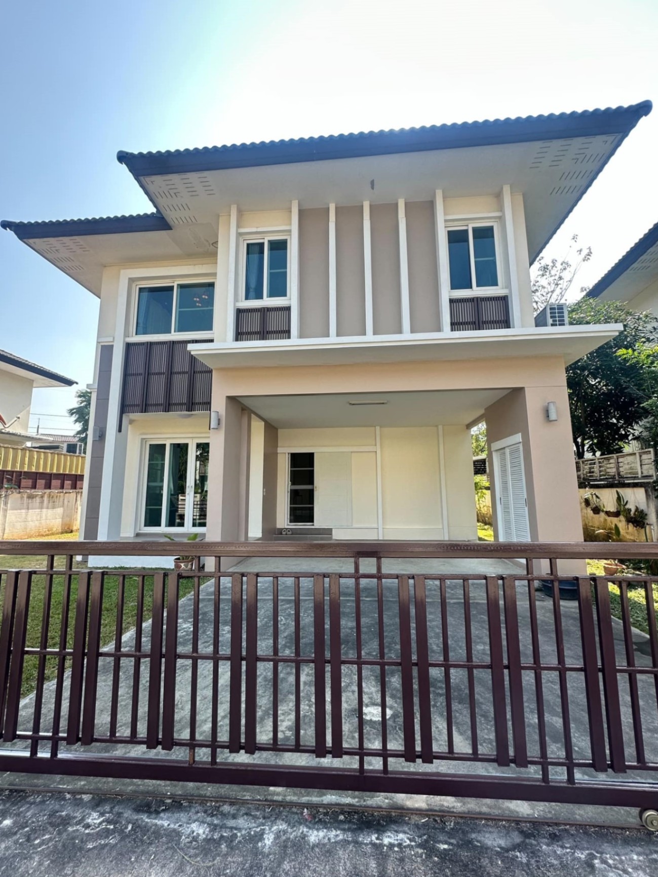 THE GRAND VILLAGE - Image 1