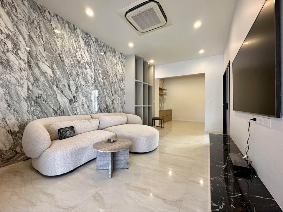 3 Bedroom Townhouse For Sale in Bang Phongphang, Yan Nawa, Bangkok - Image 2