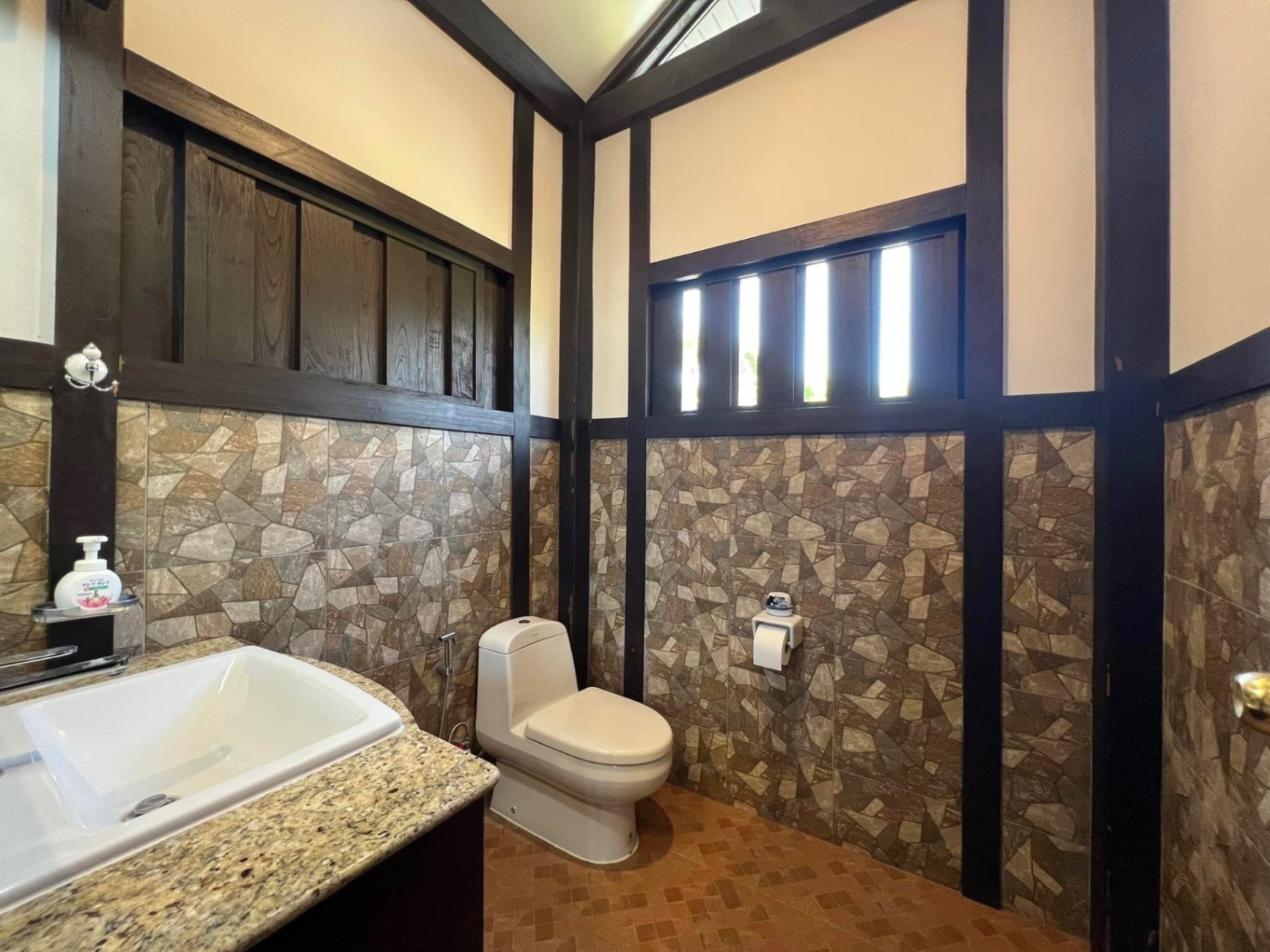 3 Bedroom House For Sale in Ban Pong, Hang Dong, Chiang Mai - Image 10