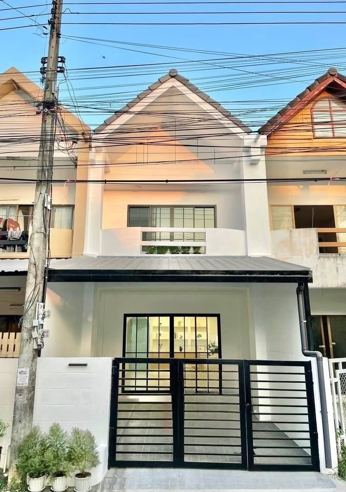 2 Bedroom Townhouse For Sale in Mae Hia, Mueang Chiang Mai, Chiang Mai - Image 1