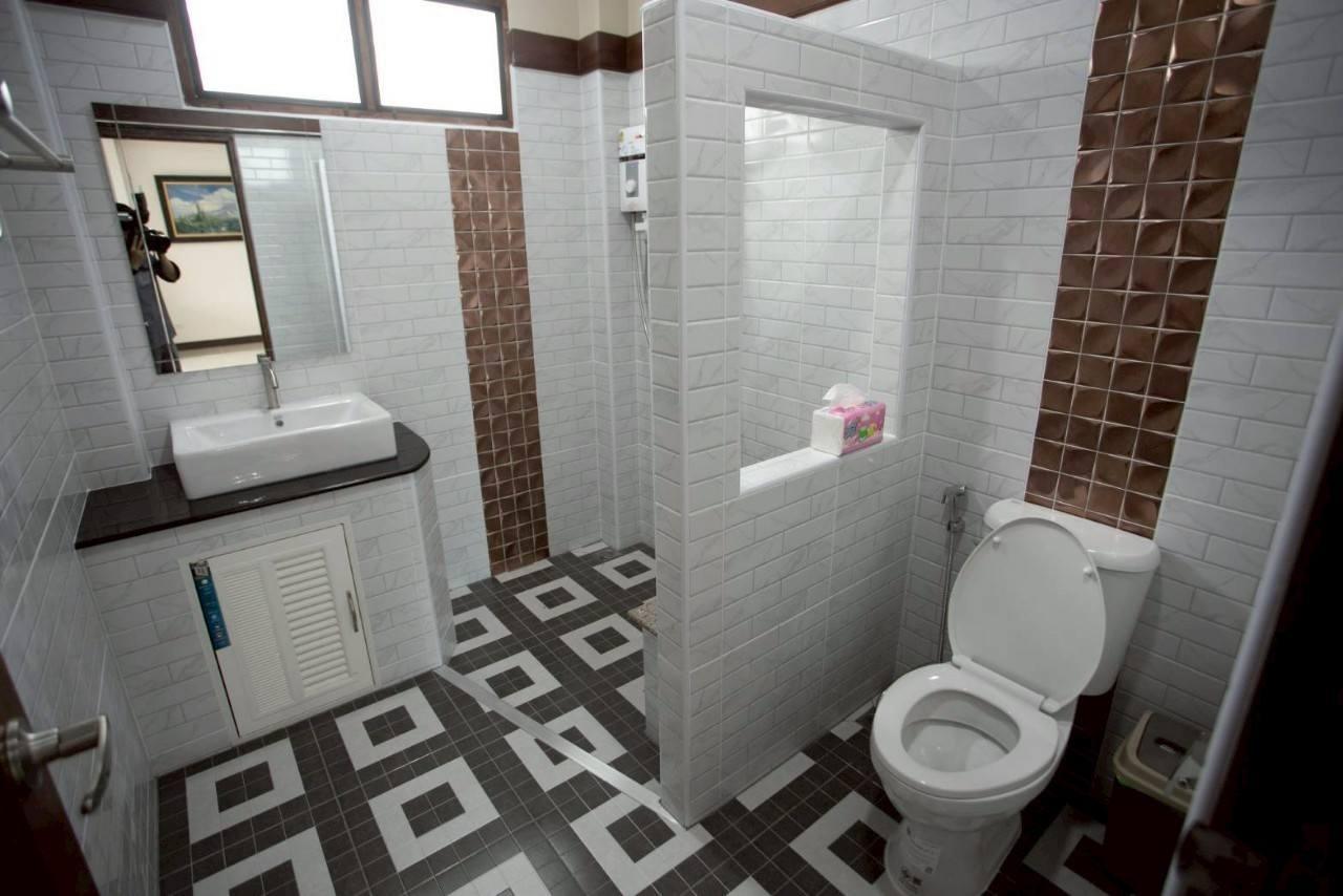 4 Bedroom House For Rent in Rong Wua Daeng, San Kamphaeng, Chiang Mai - Image 11