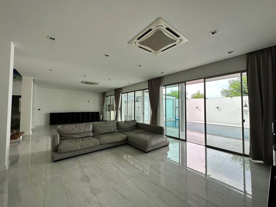 5 Bedroom House For Rent in San Phak Wan, Hang Dong, Chiang Mai - Image 9