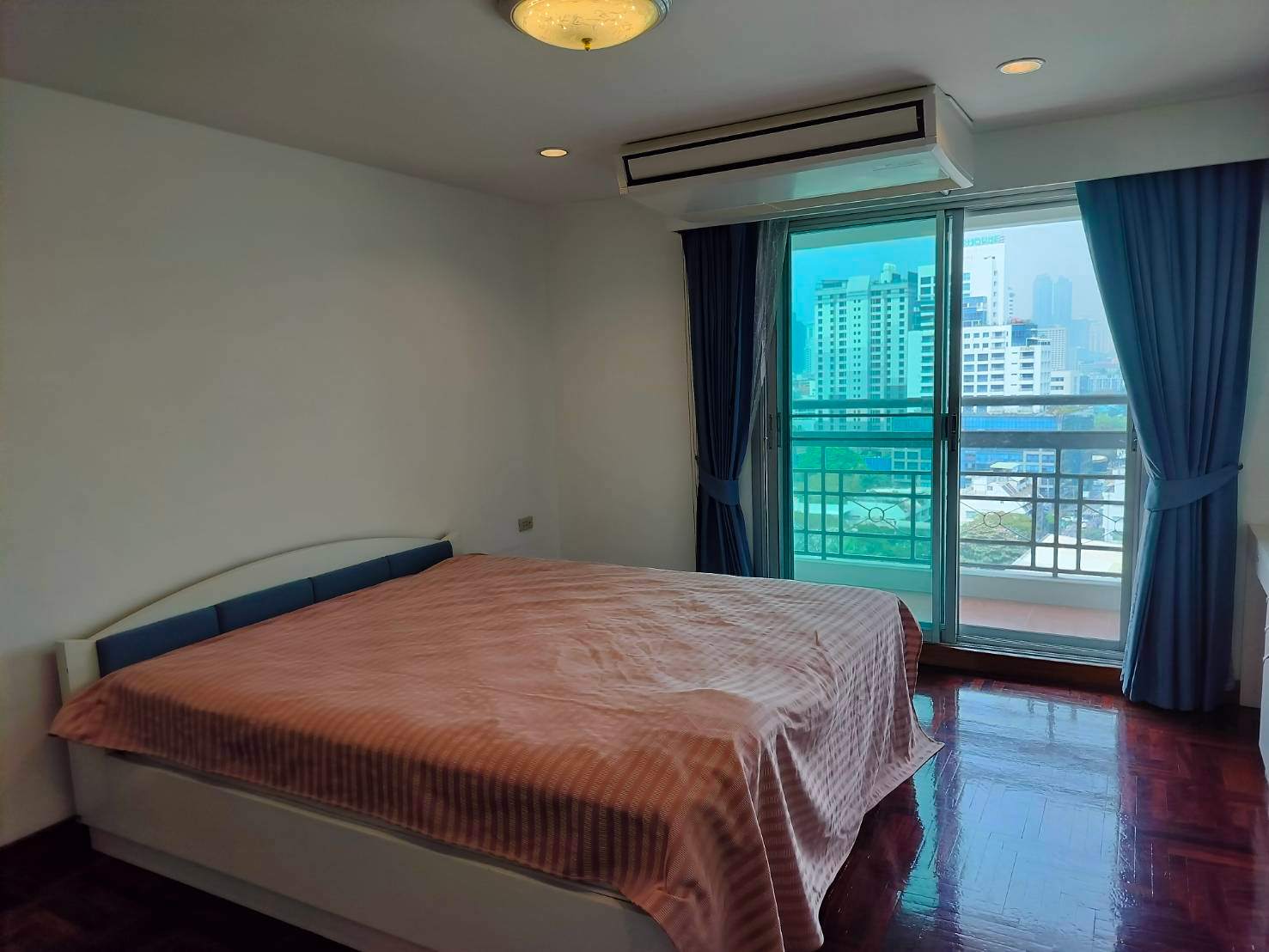 Royal Castle Sukhumvit 39 - Image 7