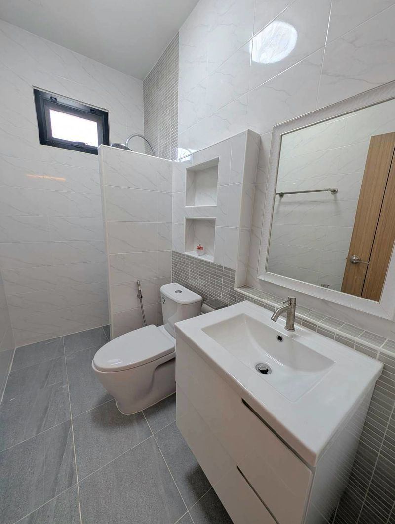 5 Bedroom House For Sale in San Phak Wan, Hang Dong, Chiang Mai - Image 12