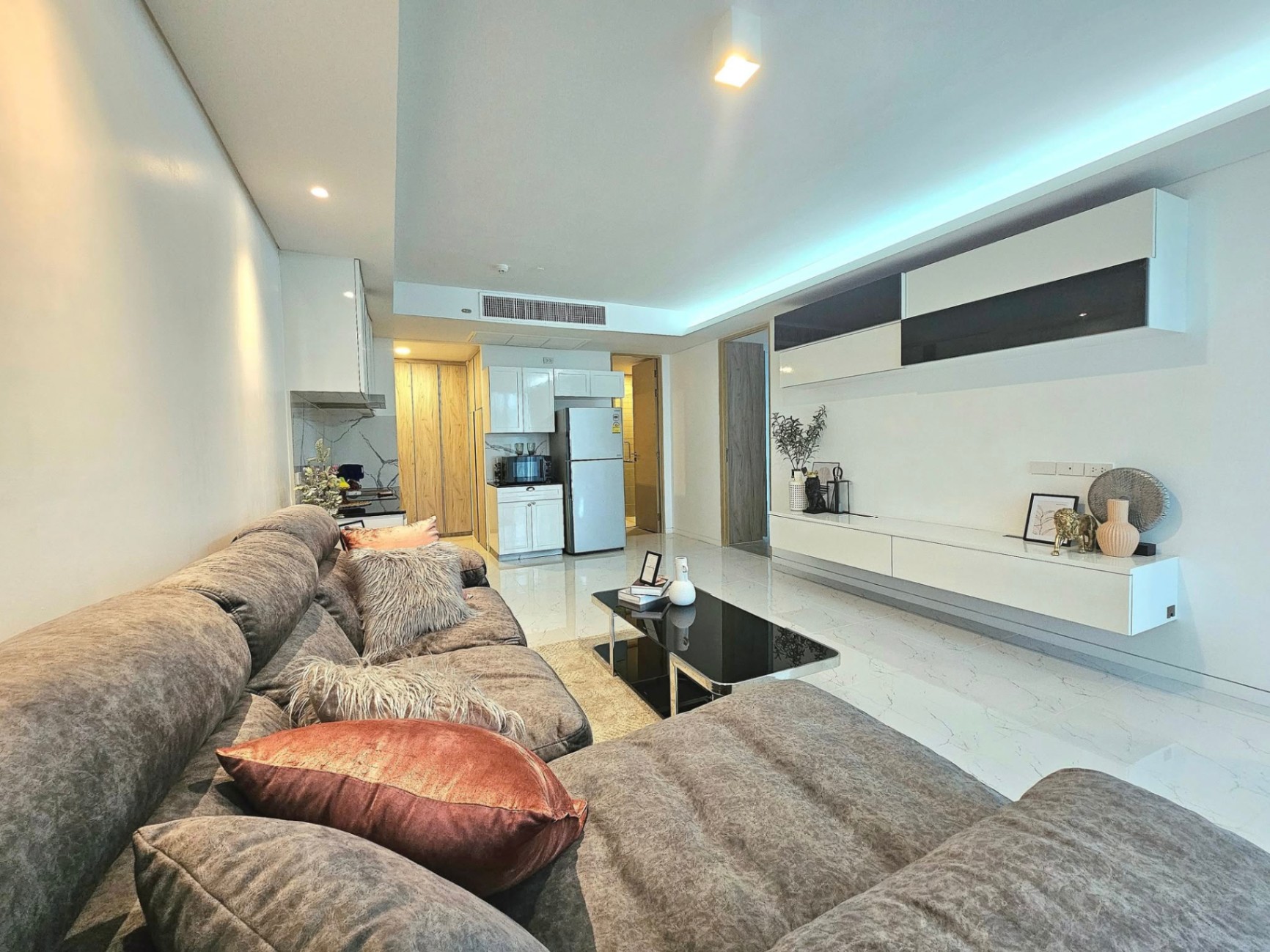 2 Bedroom Condo For Sale in Khlong Tan Nuea, Vadhana, Bangkok - Image 2