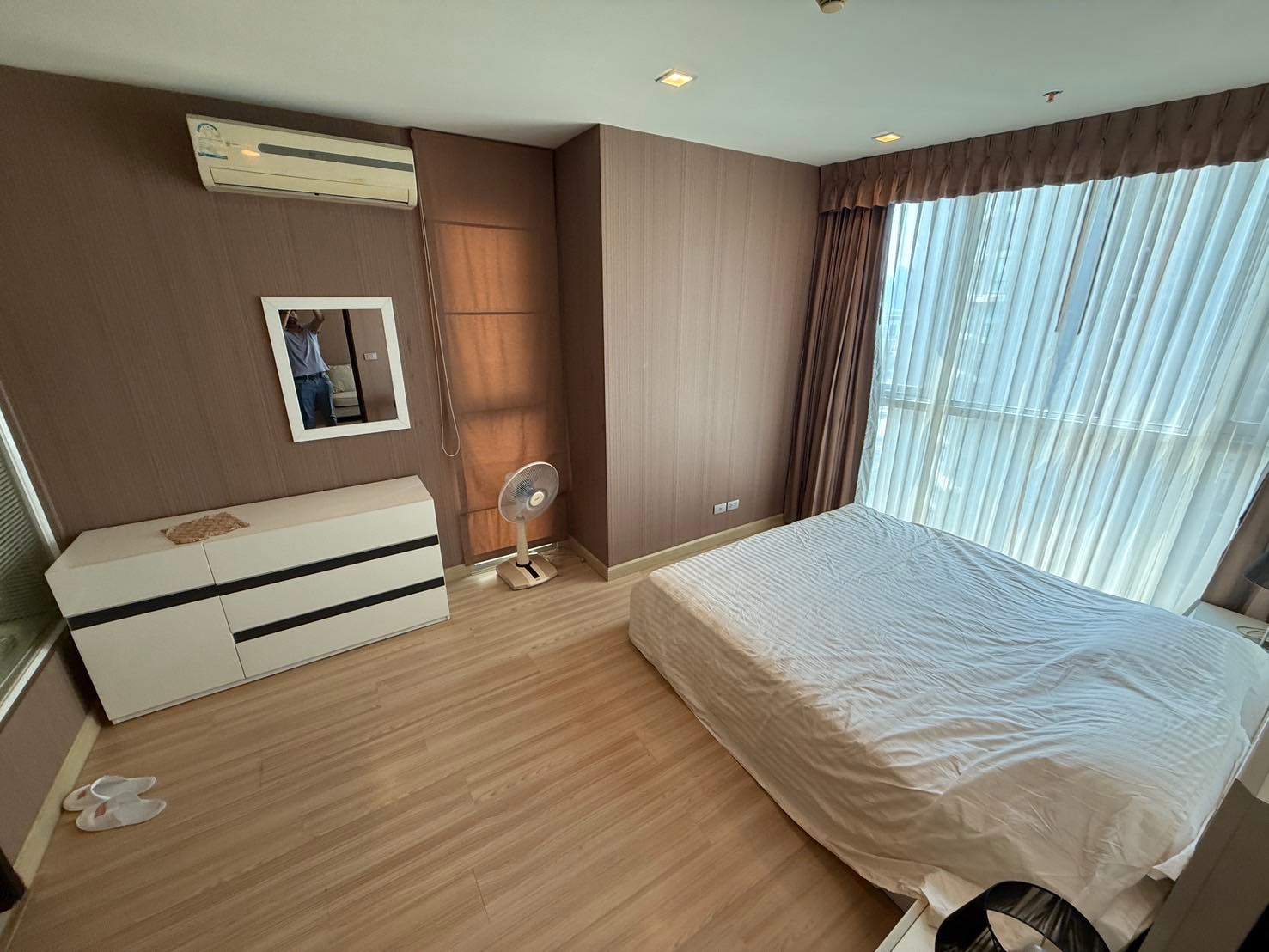 Skywalk Condominium - Image 3
