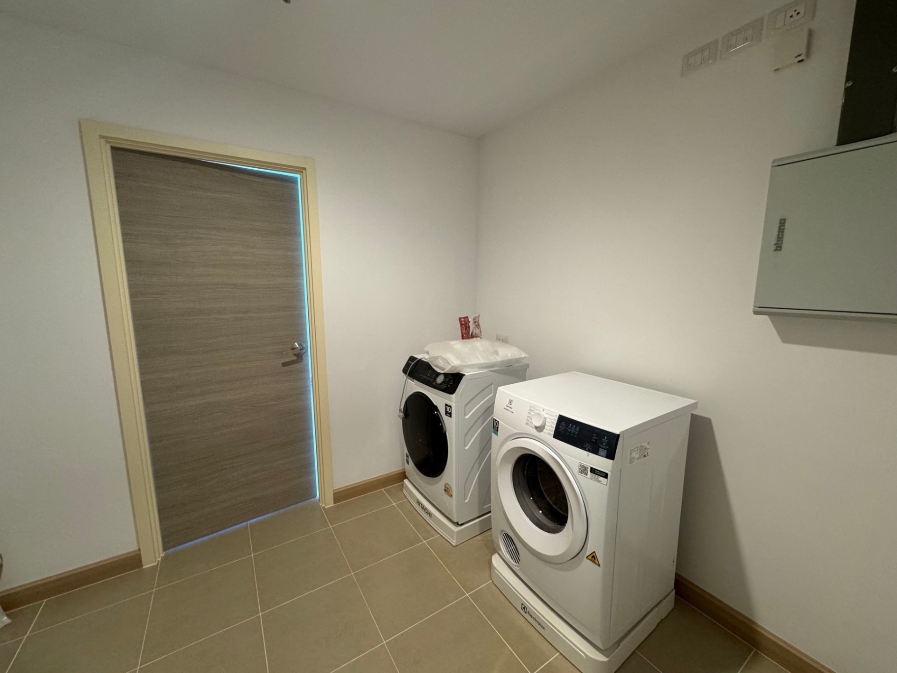 3 Bedroom Condo For Sale in Chong Nonsi, Yan Nawa, Bangkok - Image 9