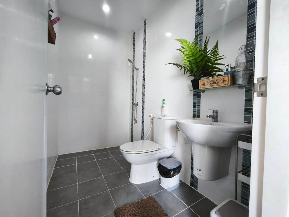 3 Bedroom Townhouse For Sale in Khlong Sam Prawet, Lat Krabang, Bangkok - Image 5