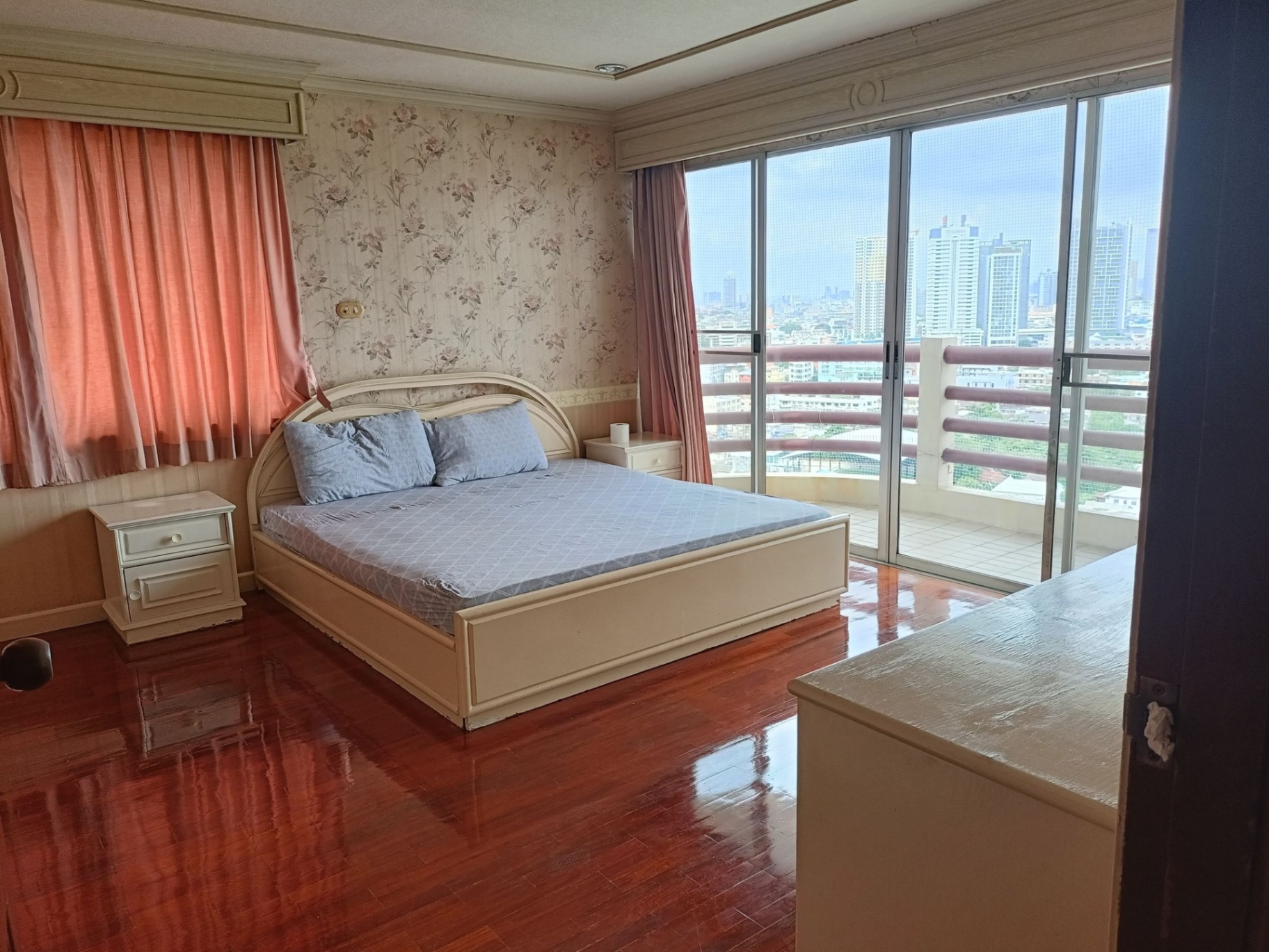 2 Bedroom Condo For Sale in Bang Lamphu Lang, Khlong San, Bangkok - Image 1