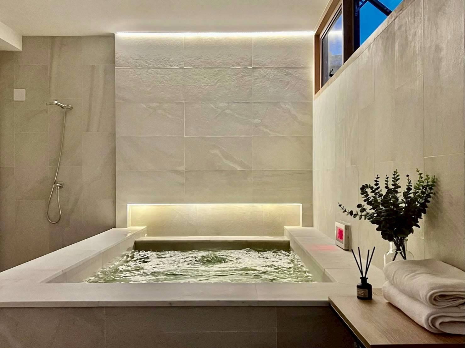 4 Bedroom Townhouse For Sale in Khlong Tan Nuea, Vadhana, Bangkok - Image 4