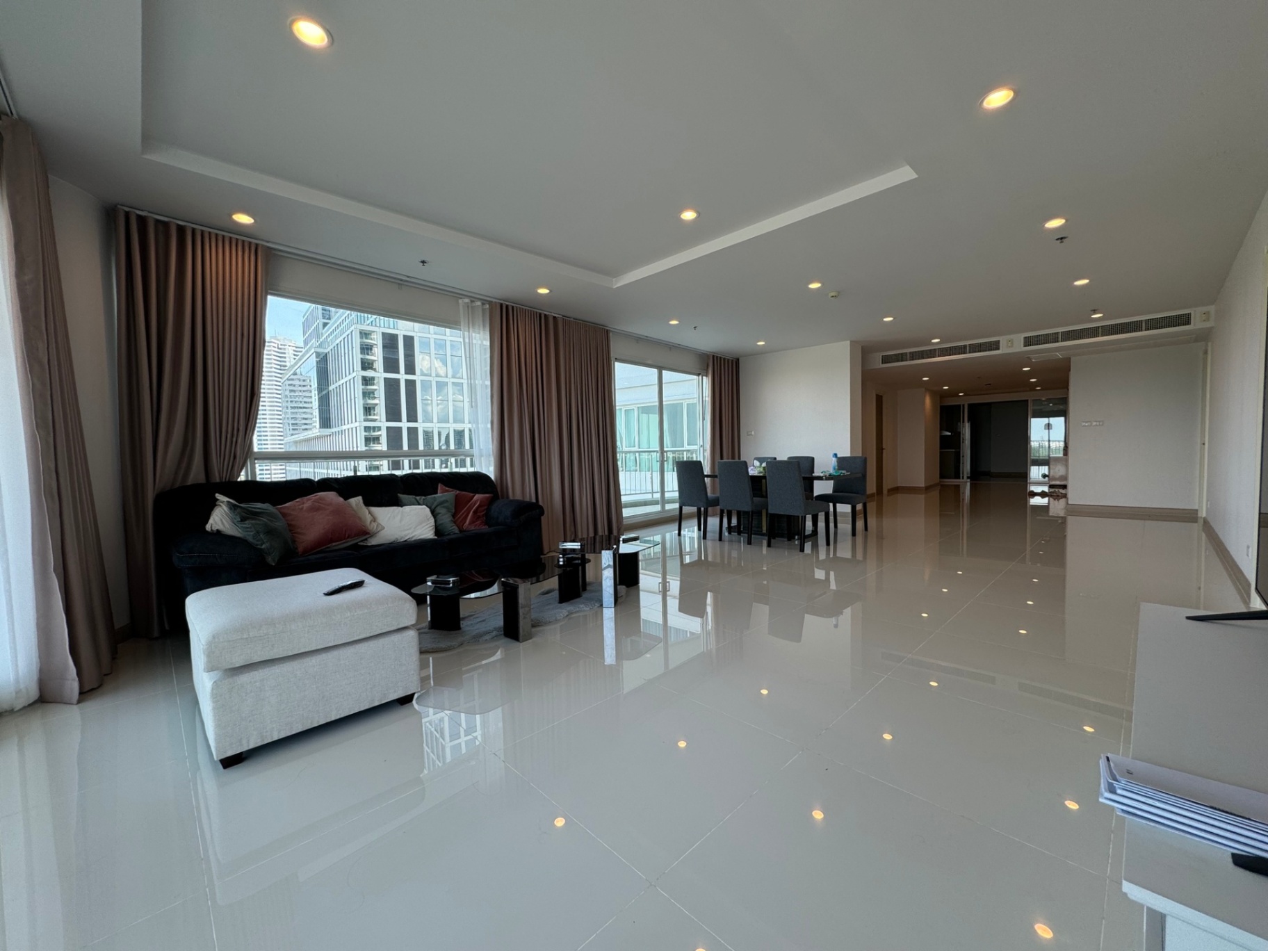 3 Bedroom Condo For Sale in Chong Nonsi, Yan Nawa, Bangkok - Image 2