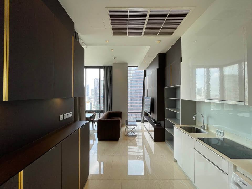 Ashton Silom - Image 10