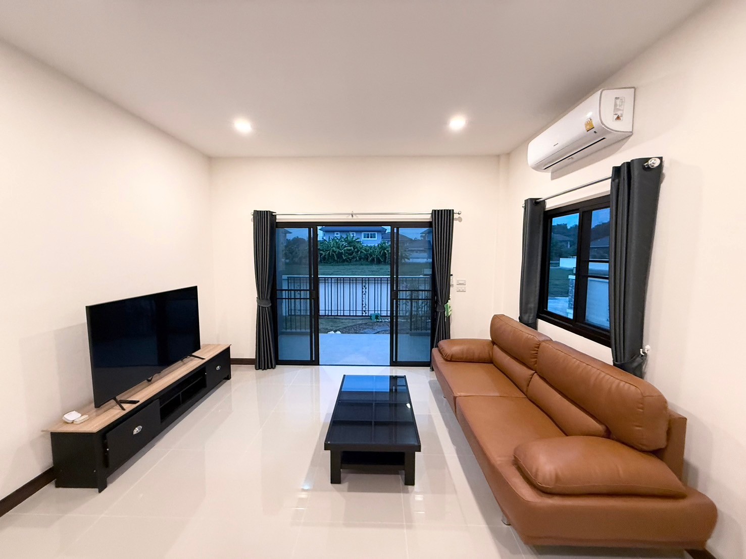 Thanaporn Park Home 5 - Image 2