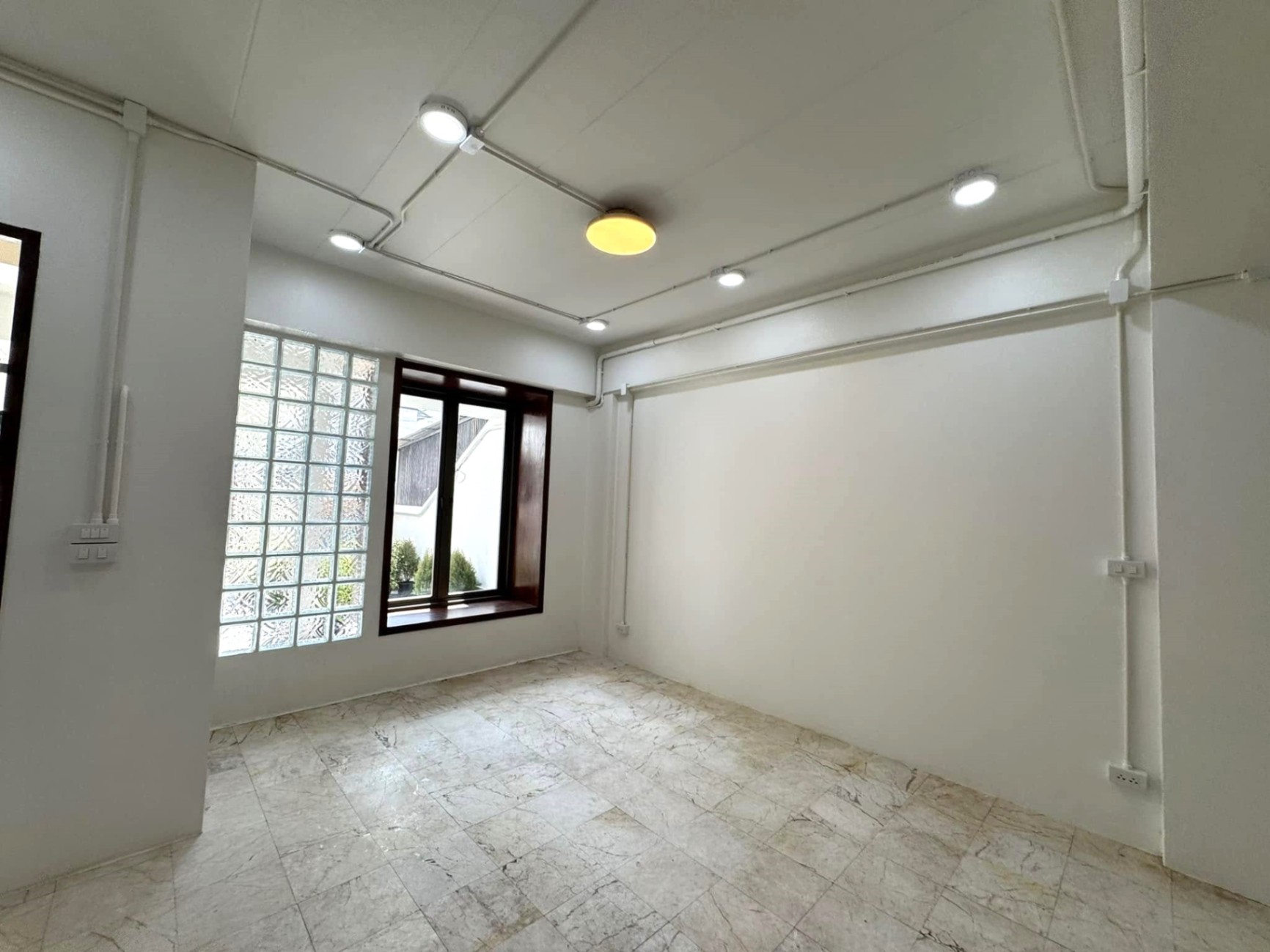 4 Bedroom Townhouse For Sale in Chang Khlan, Mueang Chiang Mai, Chiang Mai - Image 4