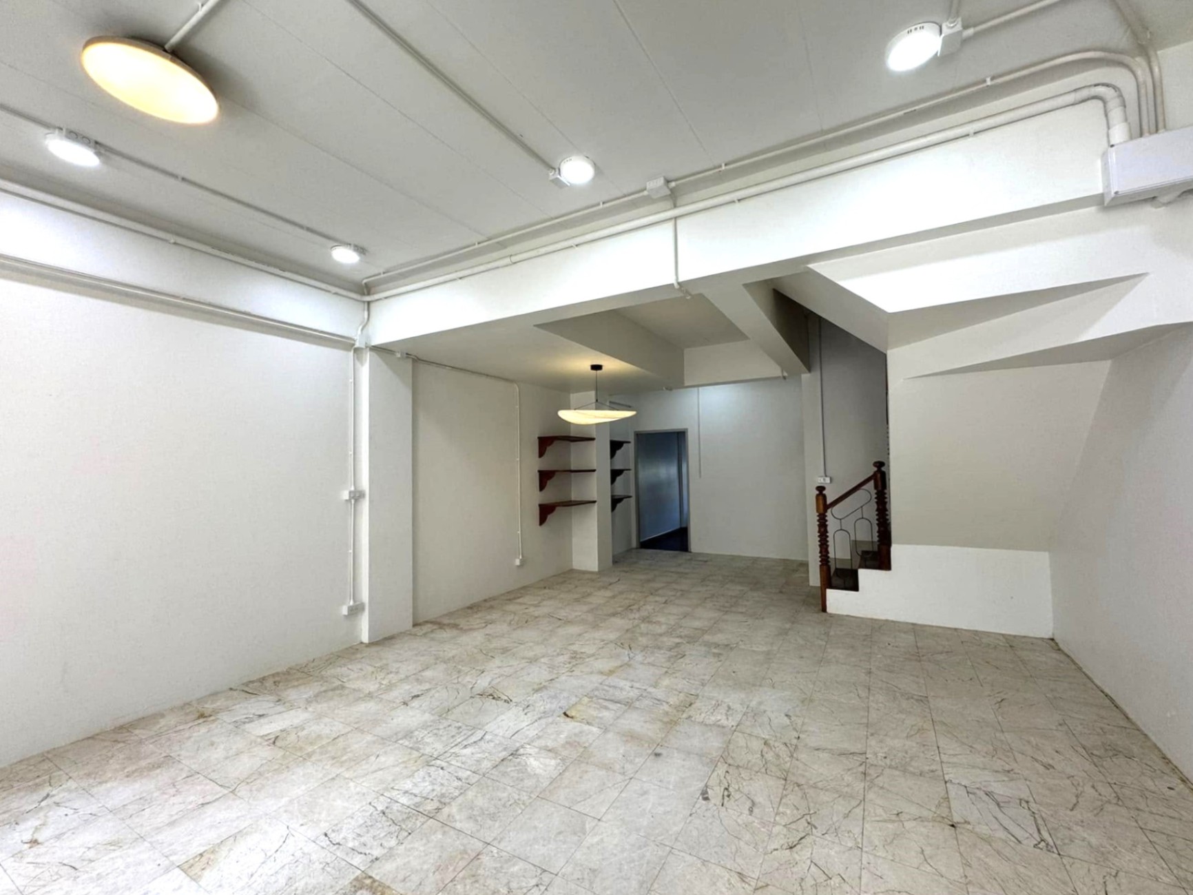 4 Bedroom Townhouse For Sale in Chang Khlan, Mueang Chiang Mai, Chiang Mai - Image 3
