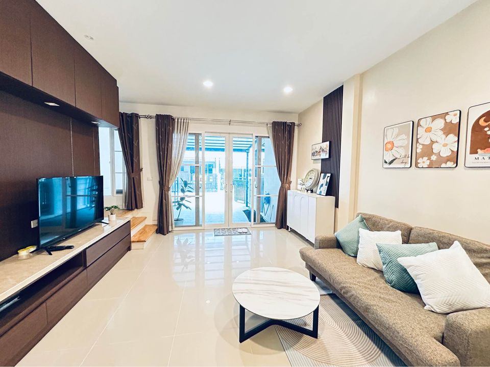 3 Bedroom Townhouse For Rent in Wang Thonglang, Wang Thonglang, Bangkok - Image 2