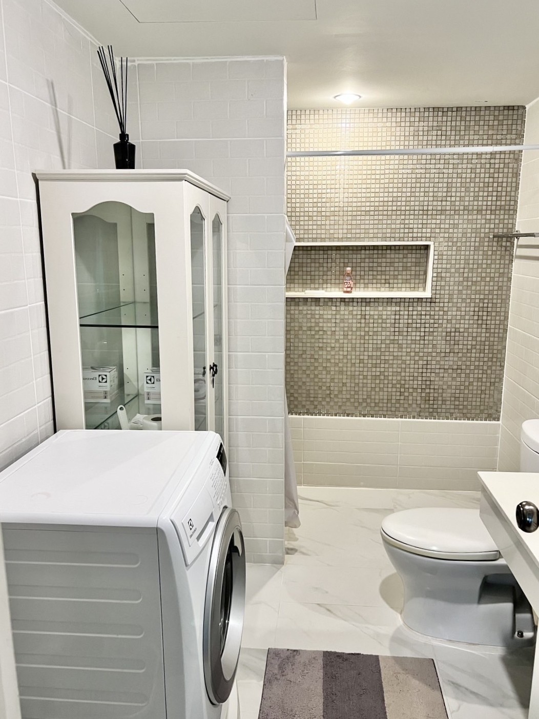 Rawee Waree Condo - Image 11