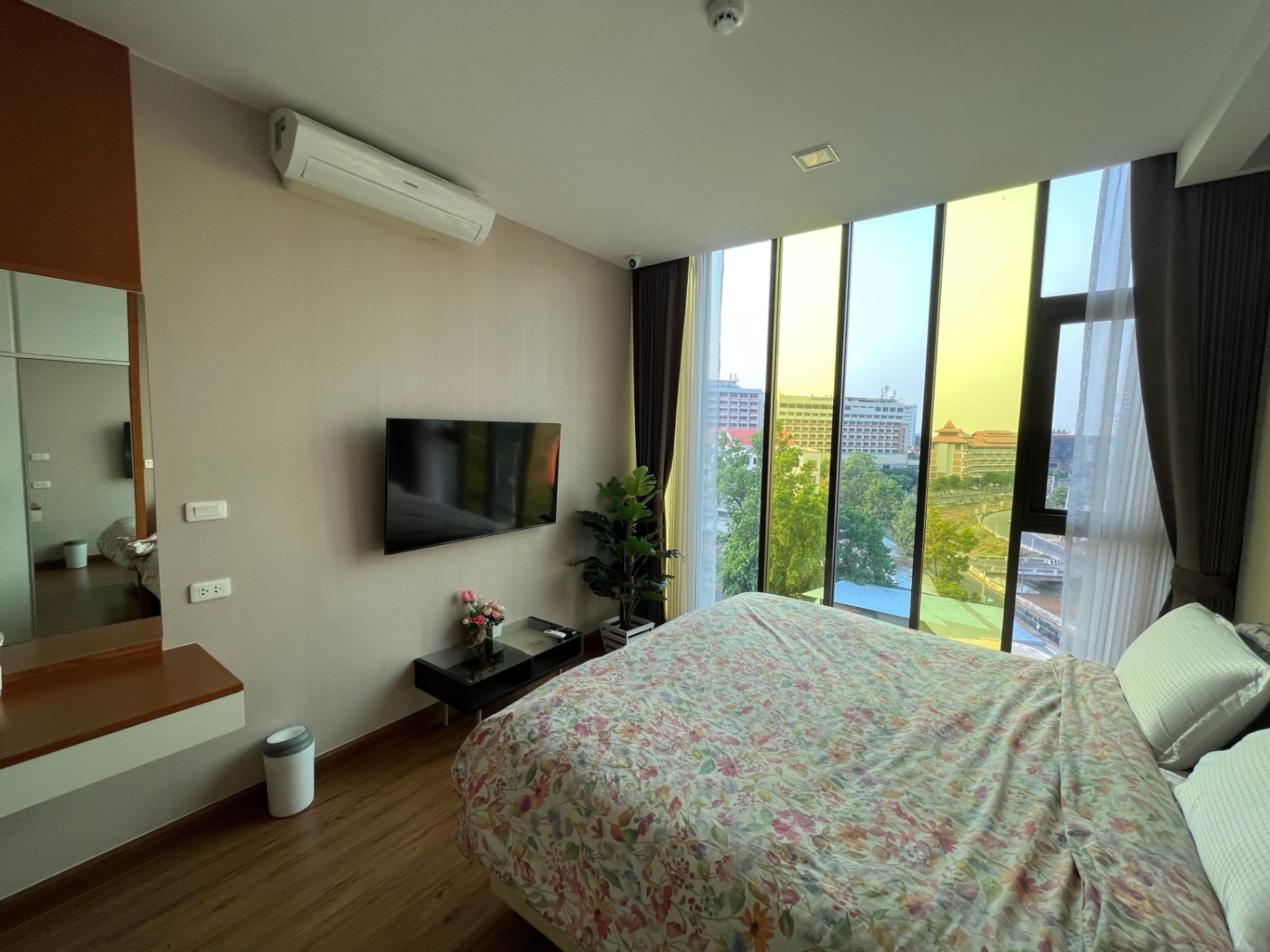 Stylish Condo - Image 3