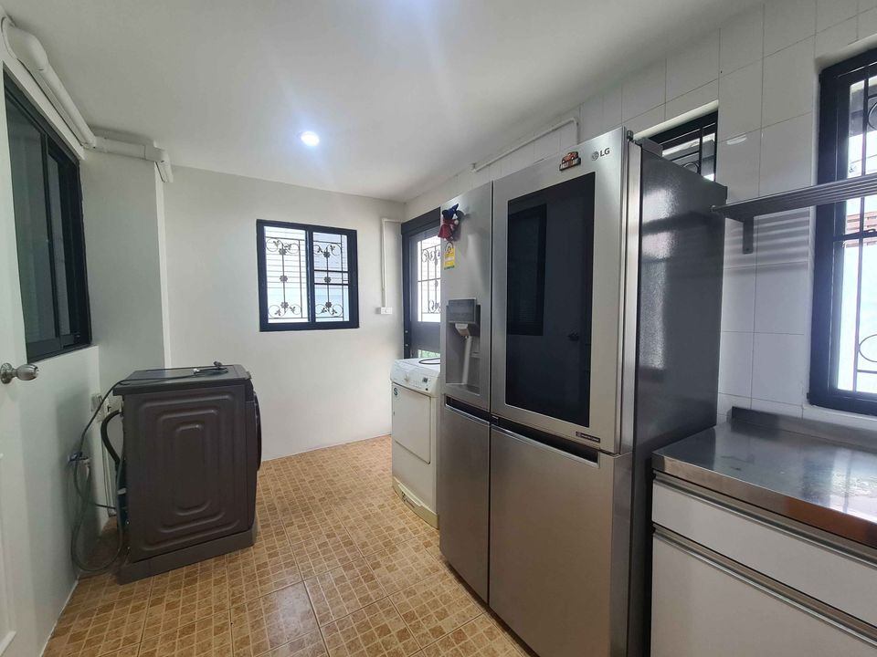 3 Bedroom Townhouse  in Hua Mak, Bang Kapi, Bangkok - Image 7
