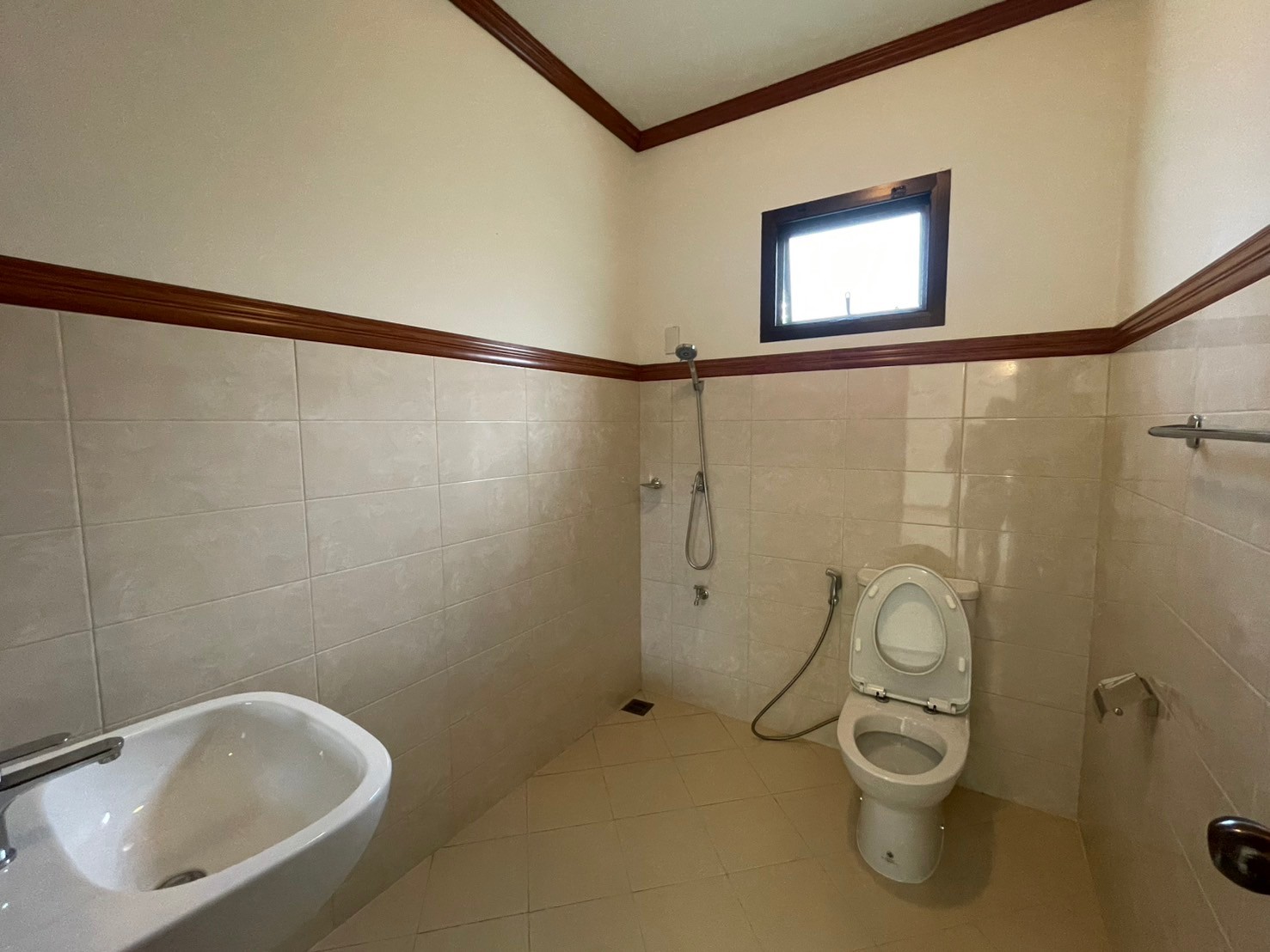 3 Bedroom House For Sale in Ban Pong, Hang Dong, Chiang Mai - Image 12