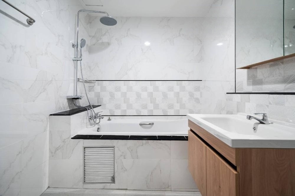 2 Bedroom Condo For Sale in Khlong Tan, Khlong Toei, Bangkok - Image 11
