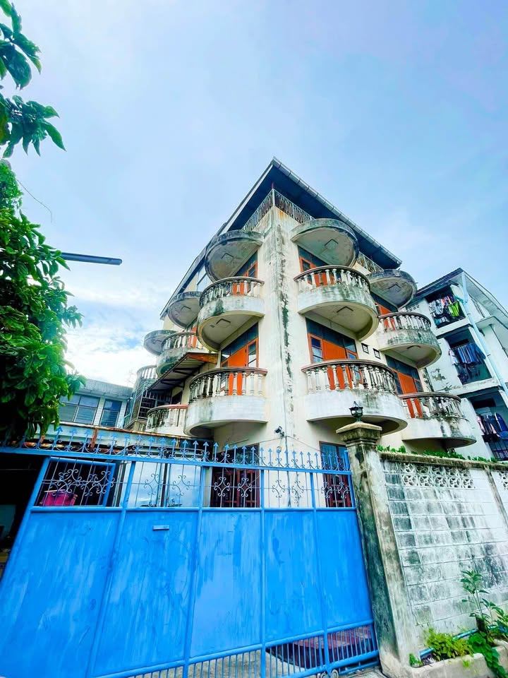 8 ห้องนอน บ้านเดี่ยว สำหรับขาย ใน สำโรงเหนือ, เมืองสมุทรปราการ, สมุทรปราการ - Image 1