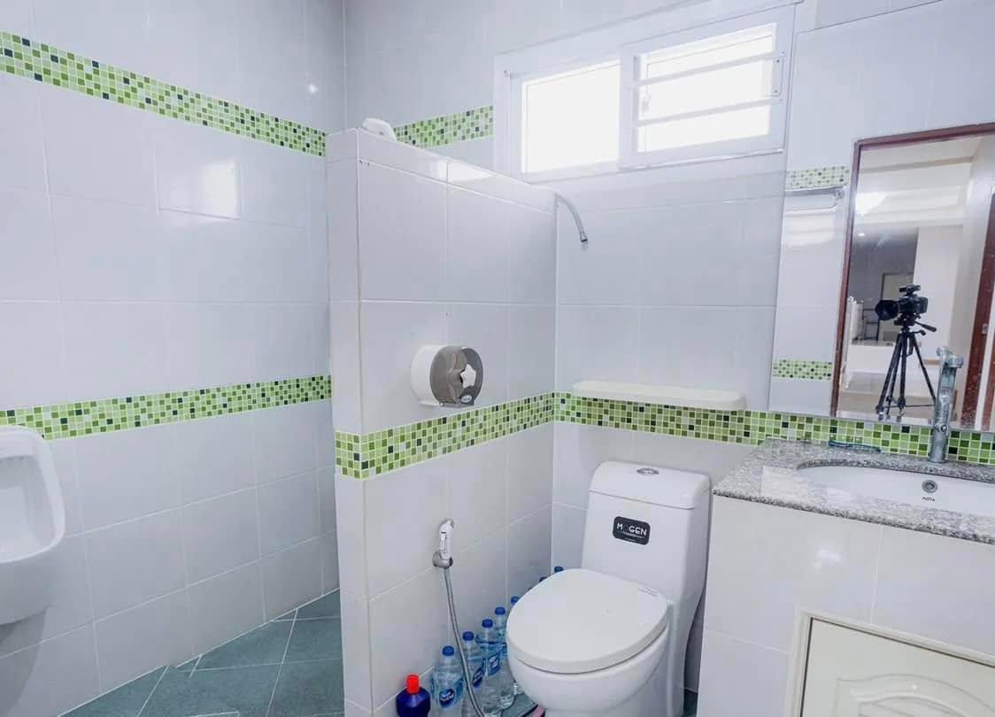 6 Bedroom House For Sale in San Phak Wan, Hang Dong, Chiang Mai - Image 11
