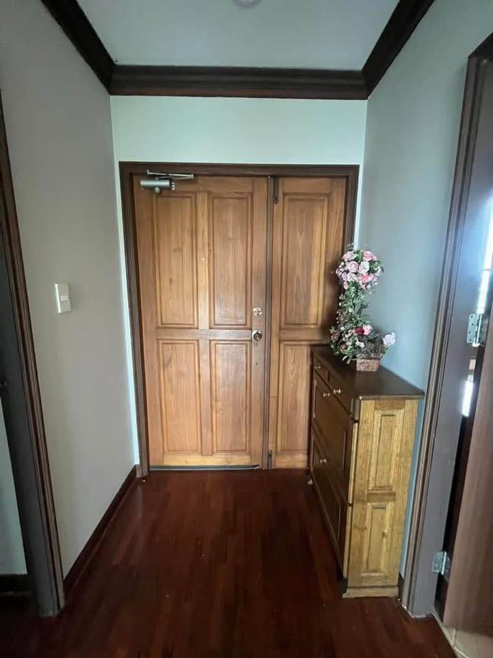 Floral Condo - Image 22