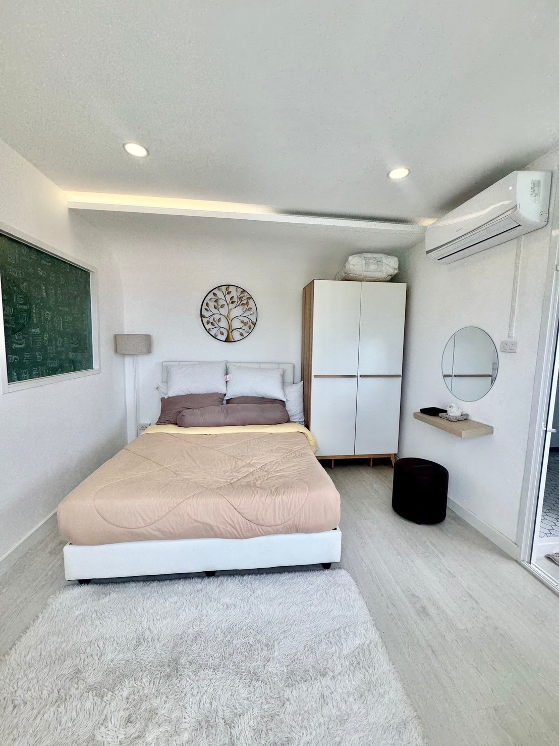 SR Land Condo - Image 4