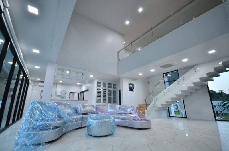 7 卧室 独立房屋  在  - Image 3