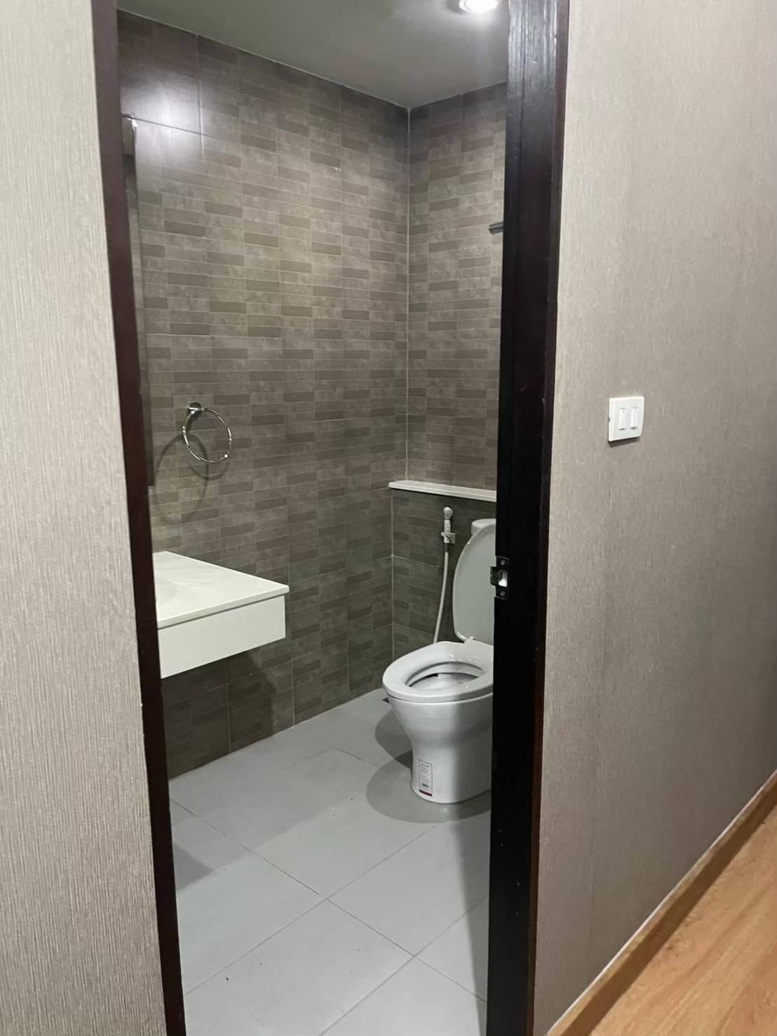 Rawee Waree Condo - Image 5