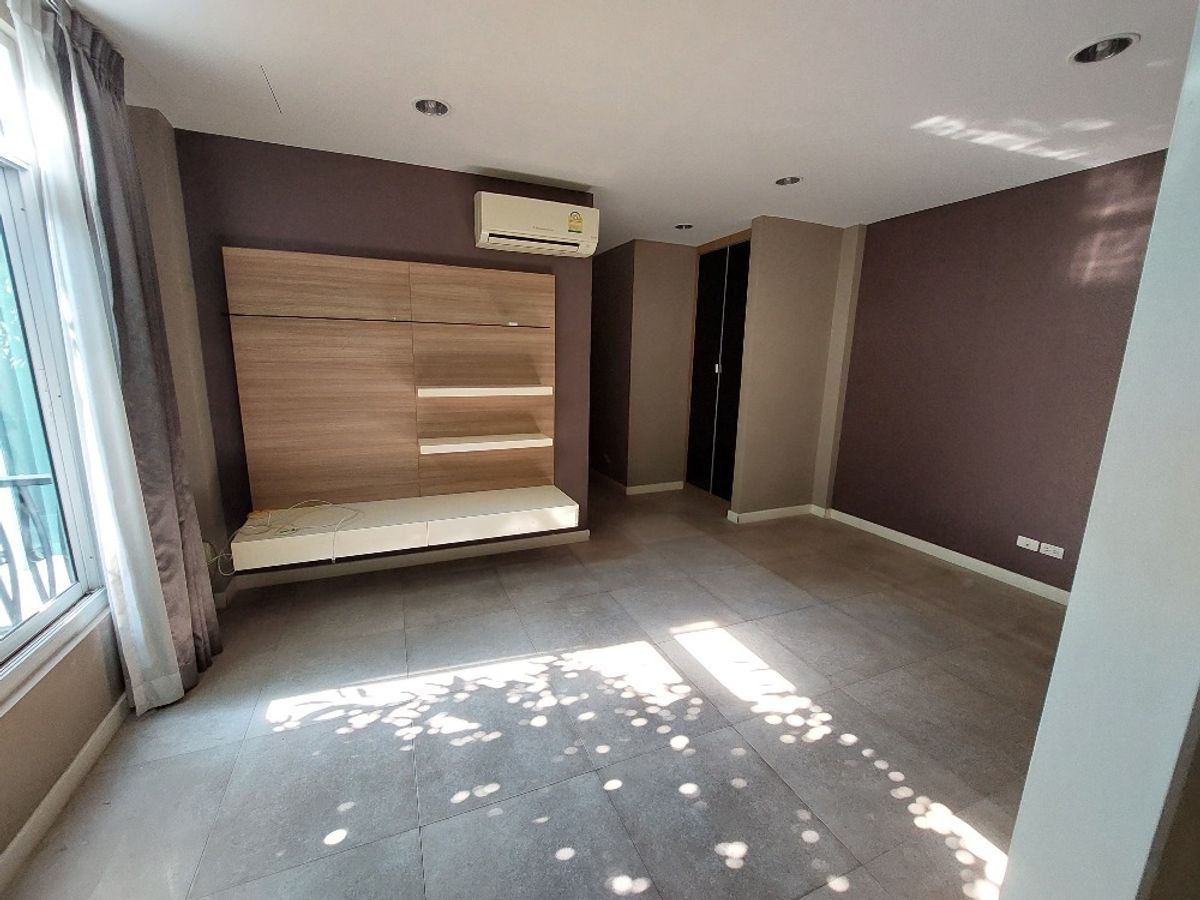 3 Bedroom Townhouse For Sale in Bang Khlo, Bang Kho Laem, Bangkok - Image 3