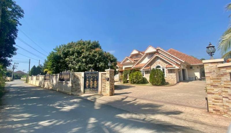 6 Bedroom House For Sale in Saraphi, Saraphi, Chiang Mai - Image 1