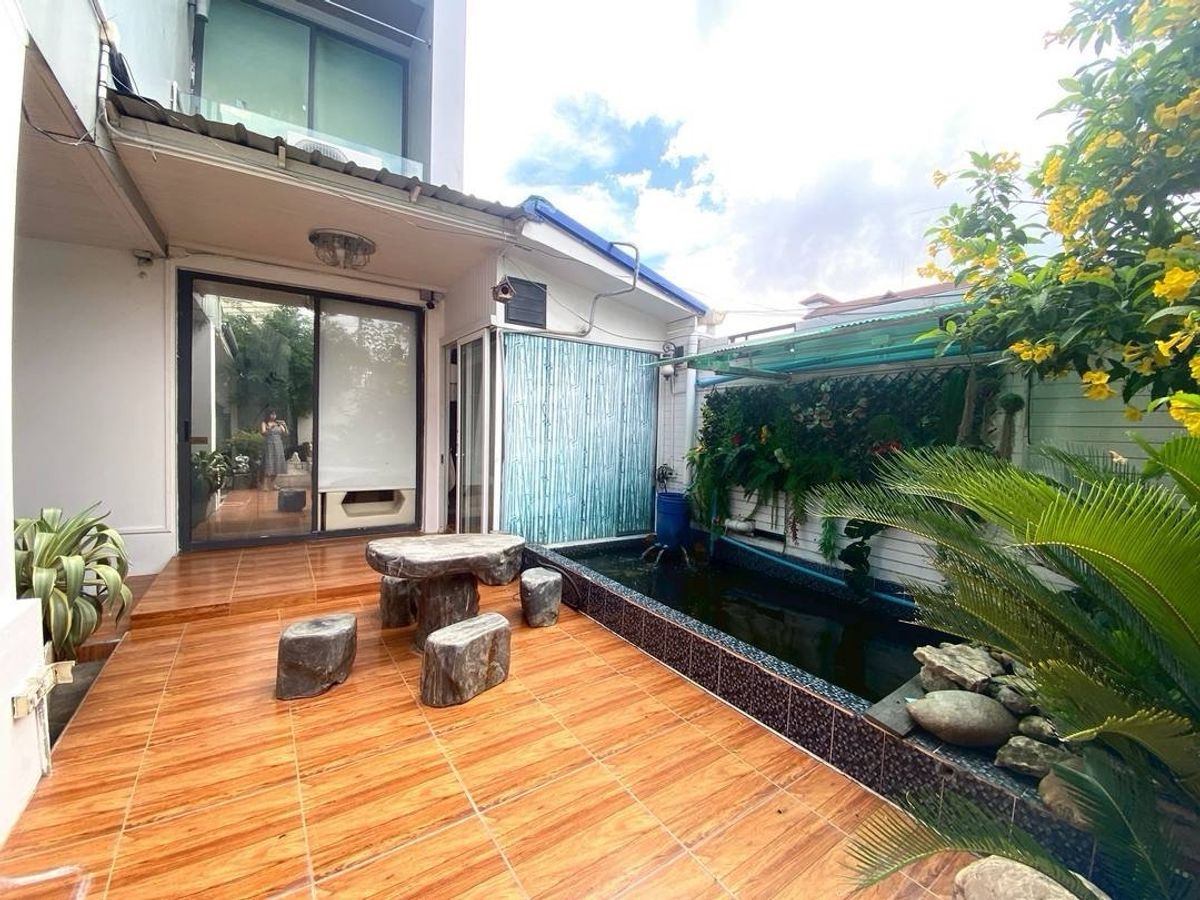 5 Bedroom Townhouse For Sale in Chong Nonsi, Yan Nawa, Bangkok - Image 2