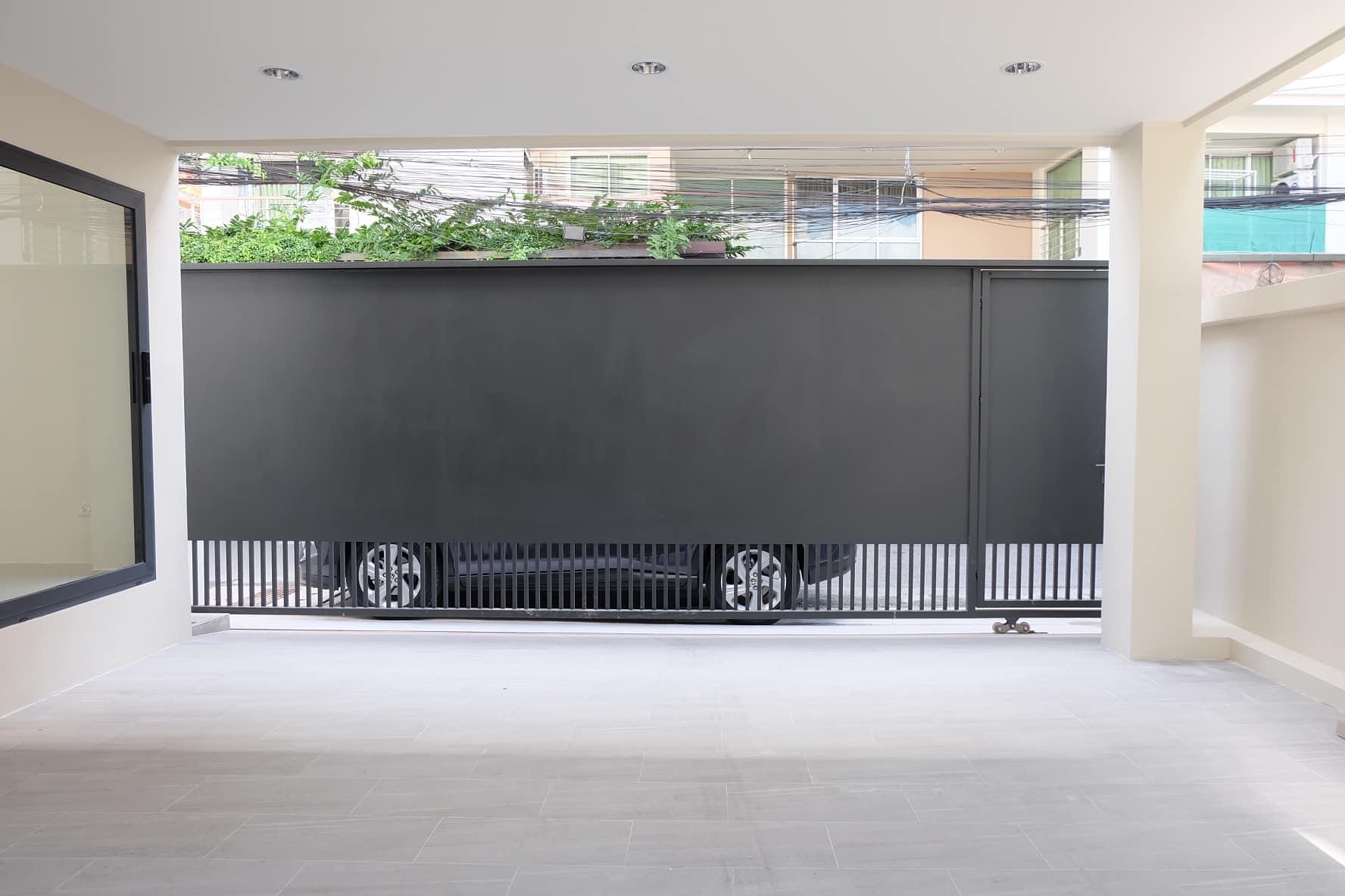  Retail Space For Sale in Sam Sen Nok, Huai Khwang, Bangkok - Image 12