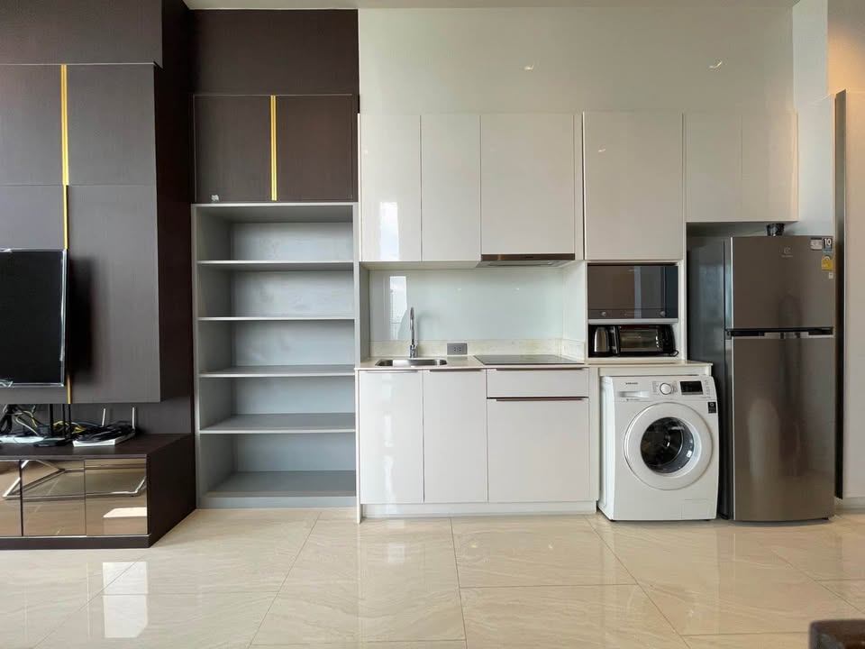 Ashton Silom - Image 6