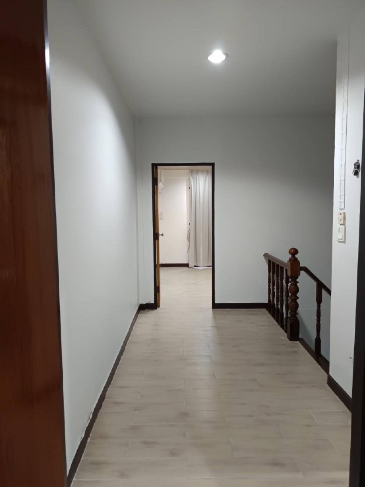 4 Bedroom Townhouse For Sale in Wat Phraya Krai, Bang Kho Laem, Bangkok - Image 10