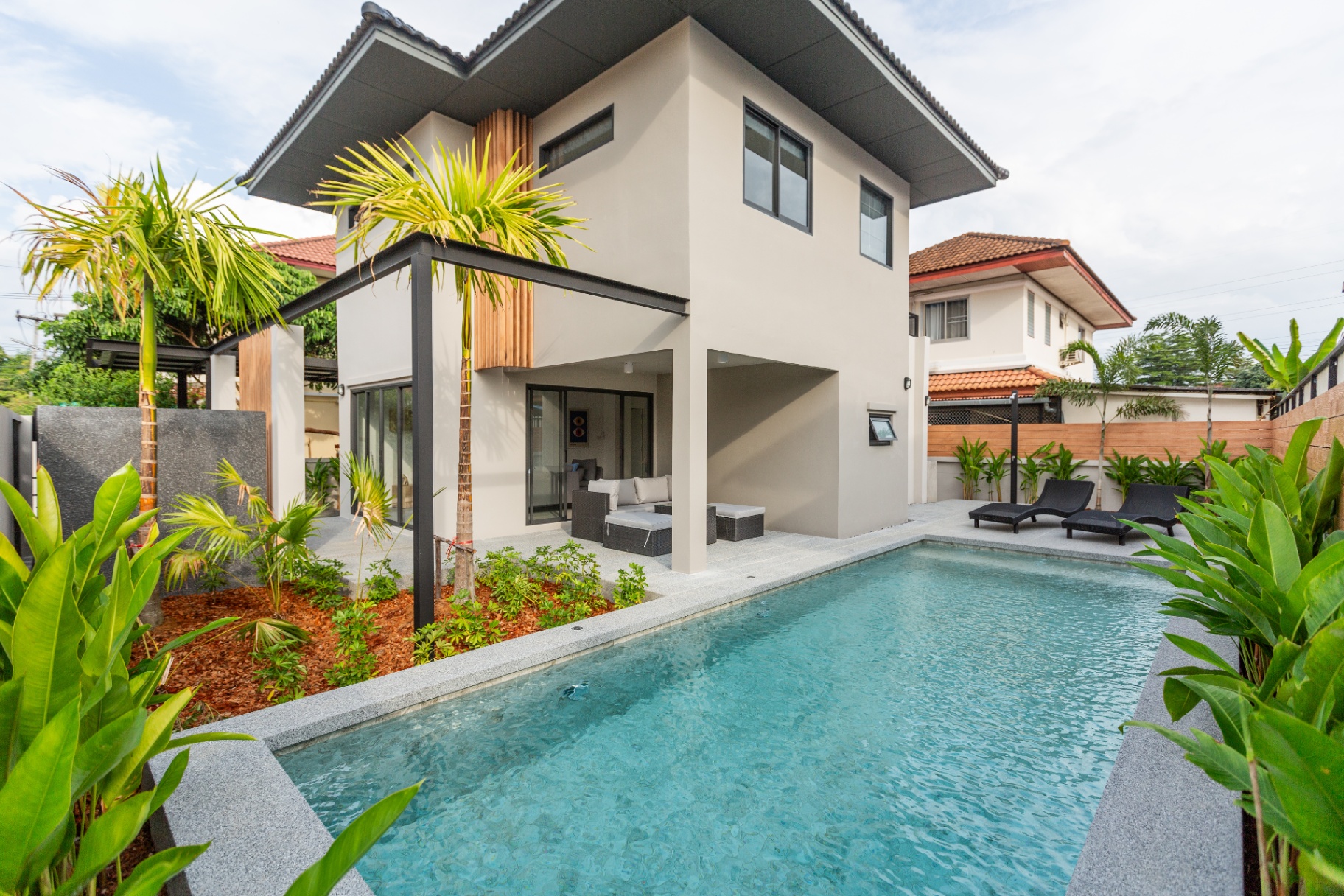 4 Bedroom House For Sale in Ban Waen, Hang Dong, Chiang Mai - Image 1