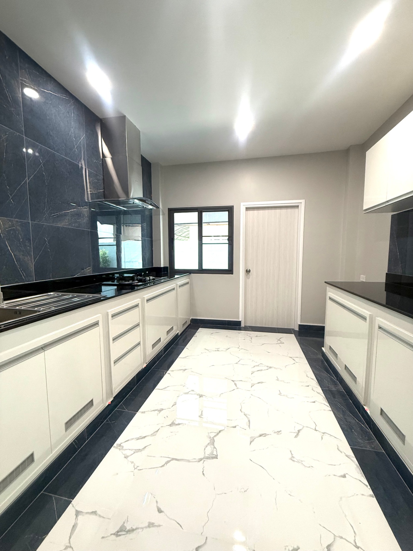 5 Bedroom House For Sale in Nam Phrae, Hang Dong, Chiang Mai - Image 19