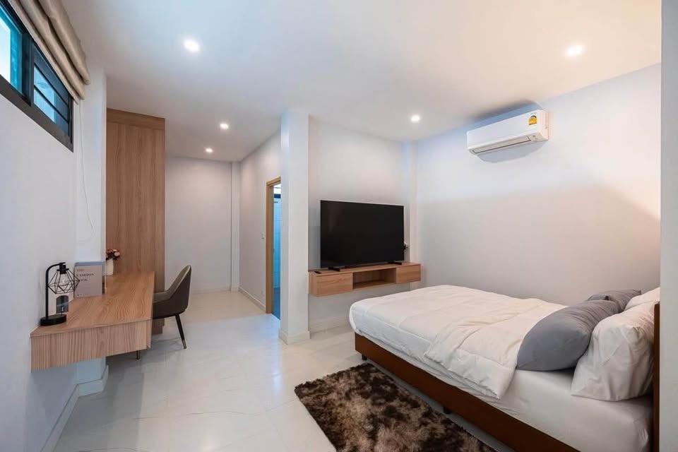 4 Bedroom House For Rent in San Phak Wan, Hang Dong, Chiang Mai - Image 14