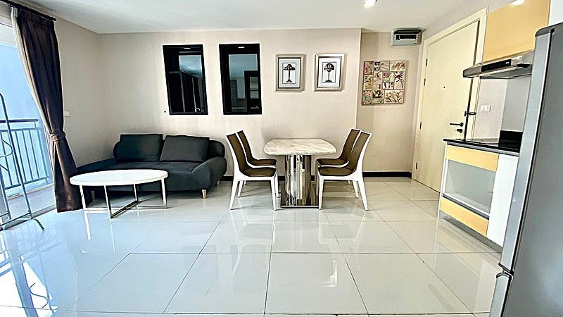 VOQUE Condo Sukhumvit 16 - Image 1