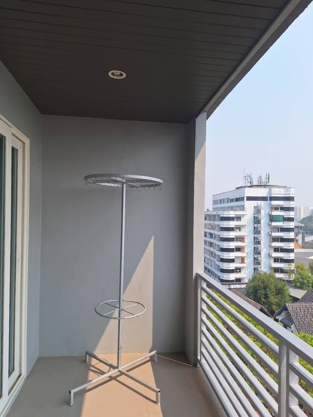 Rawee Waree Condo - Image 6