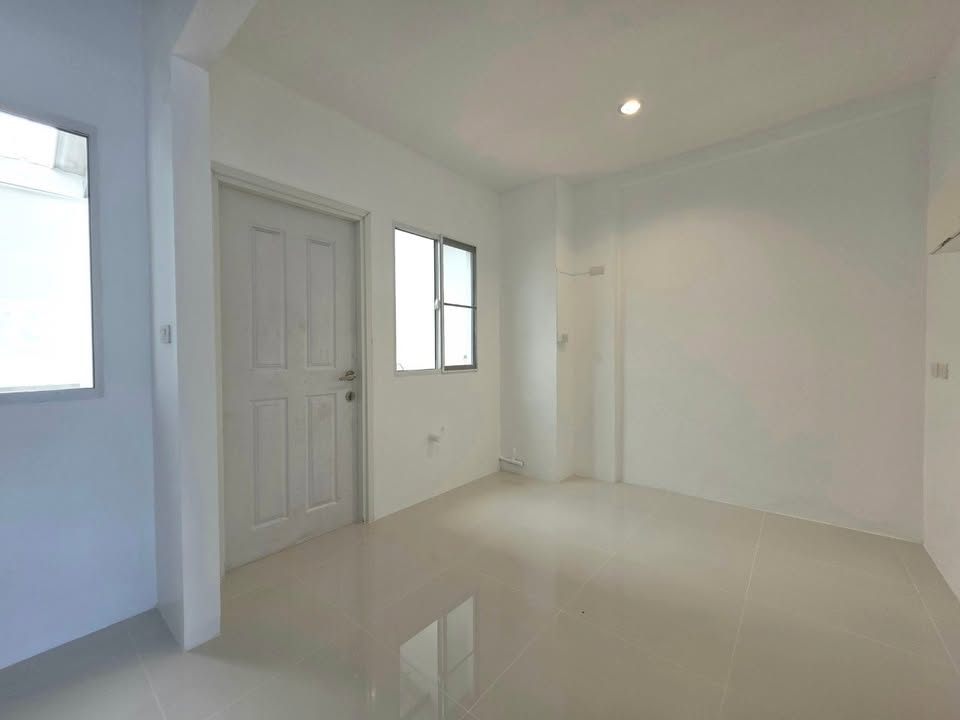 3 Bedroom Townhouse For Sale in Suan Luang, Suan Luang, Bangkok - Image 16