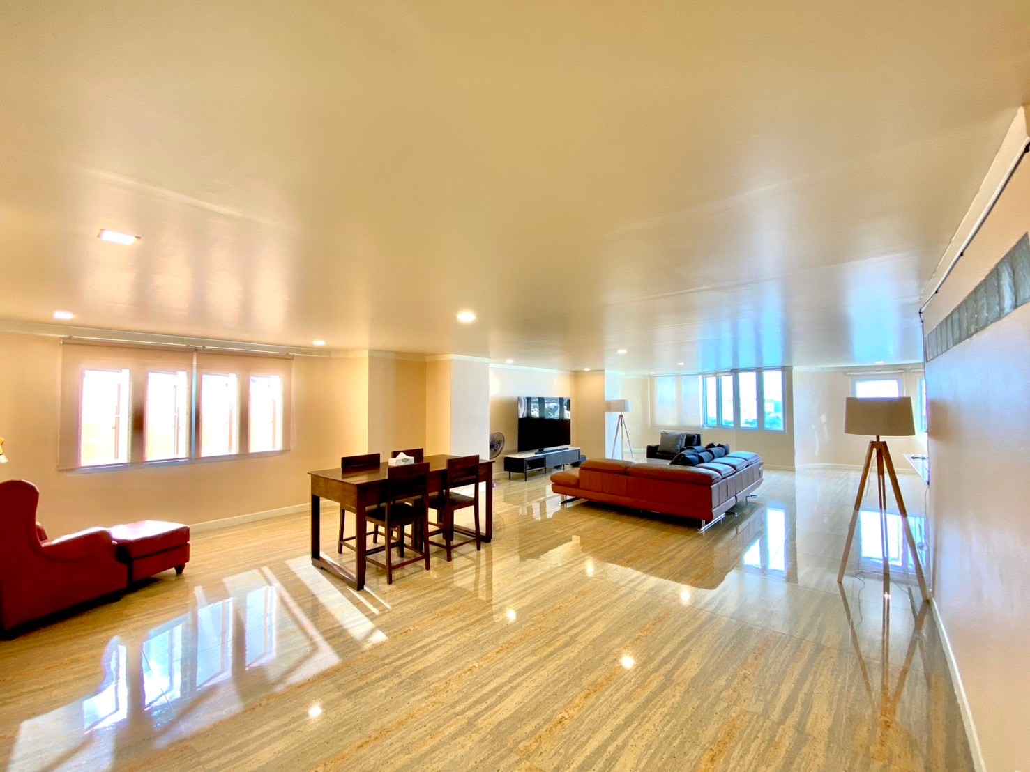 Nakornping Condo - Image 2