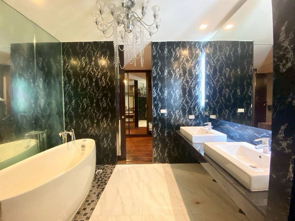 5 Bedroom Townhouse For Sale in Chong Nonsi, Yan Nawa, Bangkok - Image 13