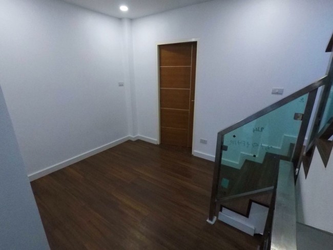 3 Bedroom Townhouse For Sale in Tha Sala, Mueang Chiang Mai, Chiang Mai - Image 8
